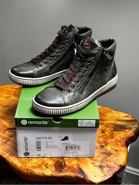 Remonte Women's Dark Green Leather High-Top Sneakers with White Sole